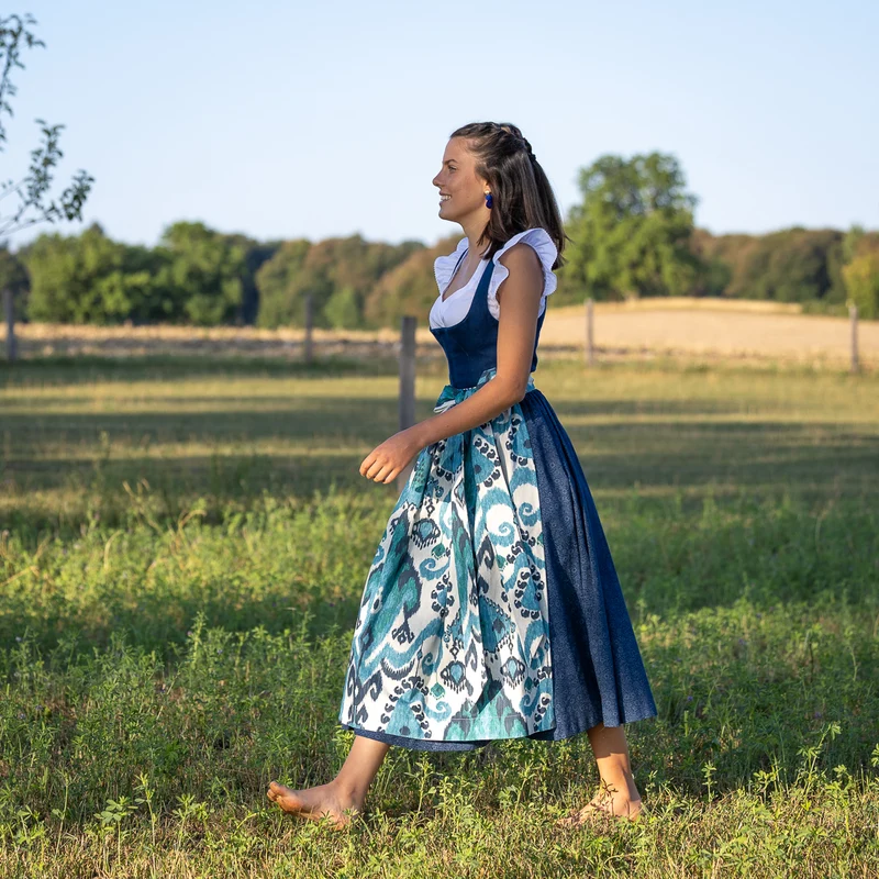 Baumwoll-Dirndlschürze Carlotta Ikat -Blau