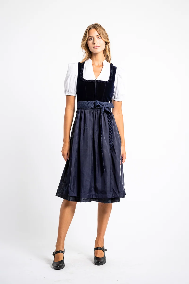 Marjo Samtdirndl Rabenstein midnight