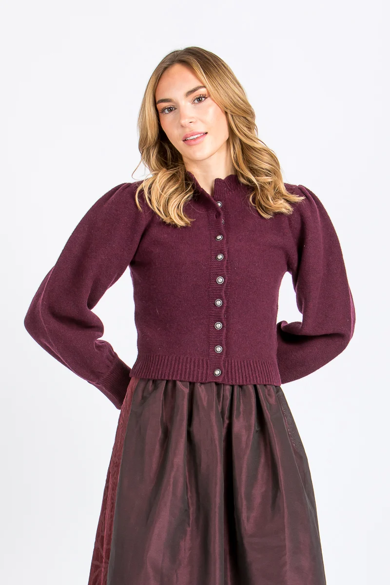 Fei scho schee Strickjacke mit Puffarm aubergine