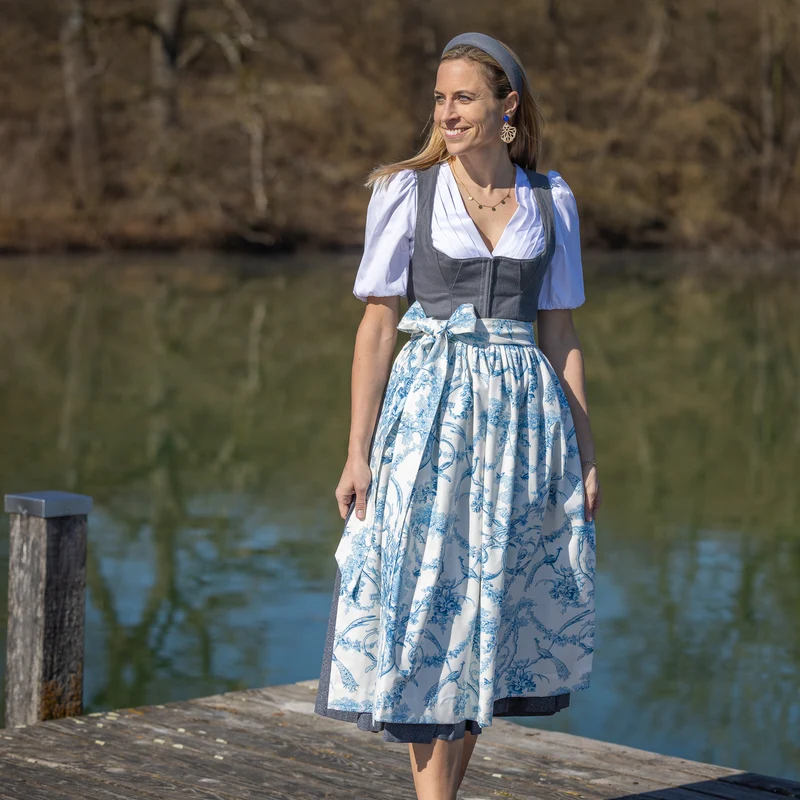 Baumwoll-Dirndlschürze "Helene" hellblau