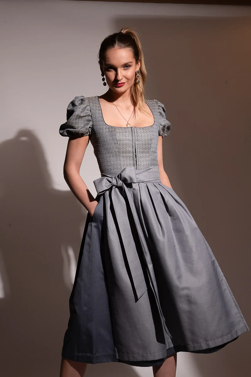 Alpenherz Dirndl mit abnehmbaren Puffärmel Feline
