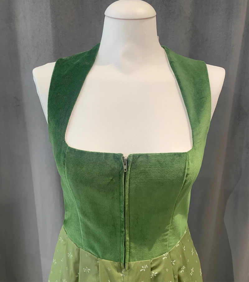 Samt Dirndl Goldstich grün mit Schürze 75 cm