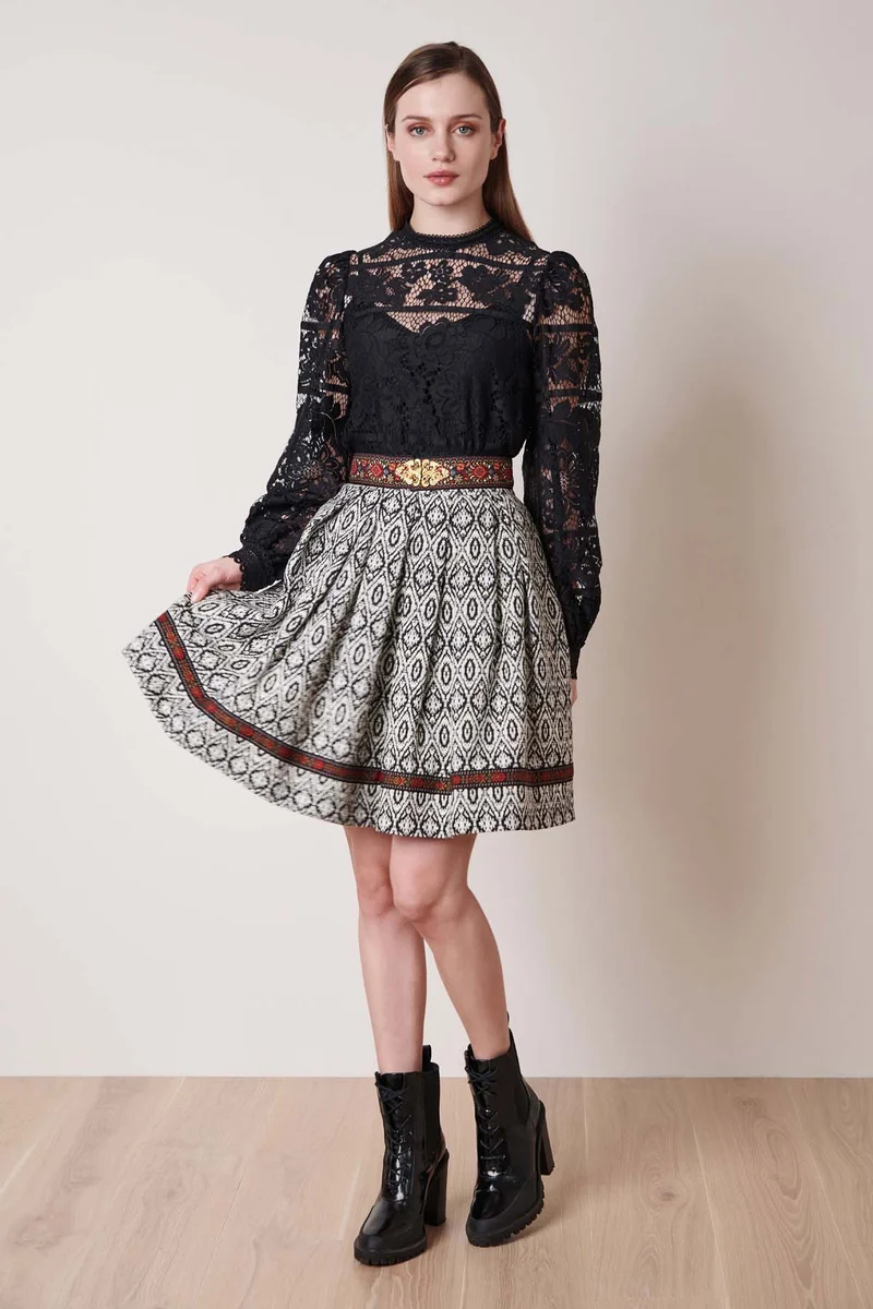Trachtenbluse Loredina schwarz Spitze