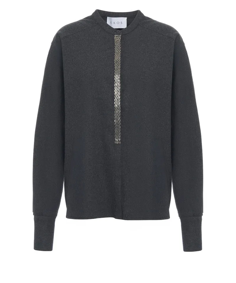 Blusa con dettaglio decorativo
