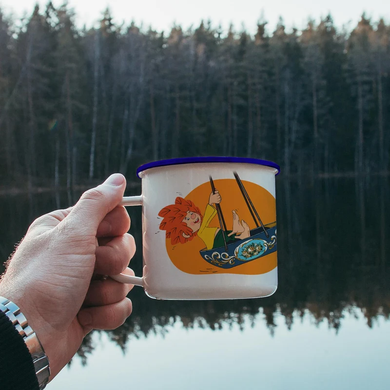 ®Pumuckl Emaille-Tasse "Schiffschaukel"
