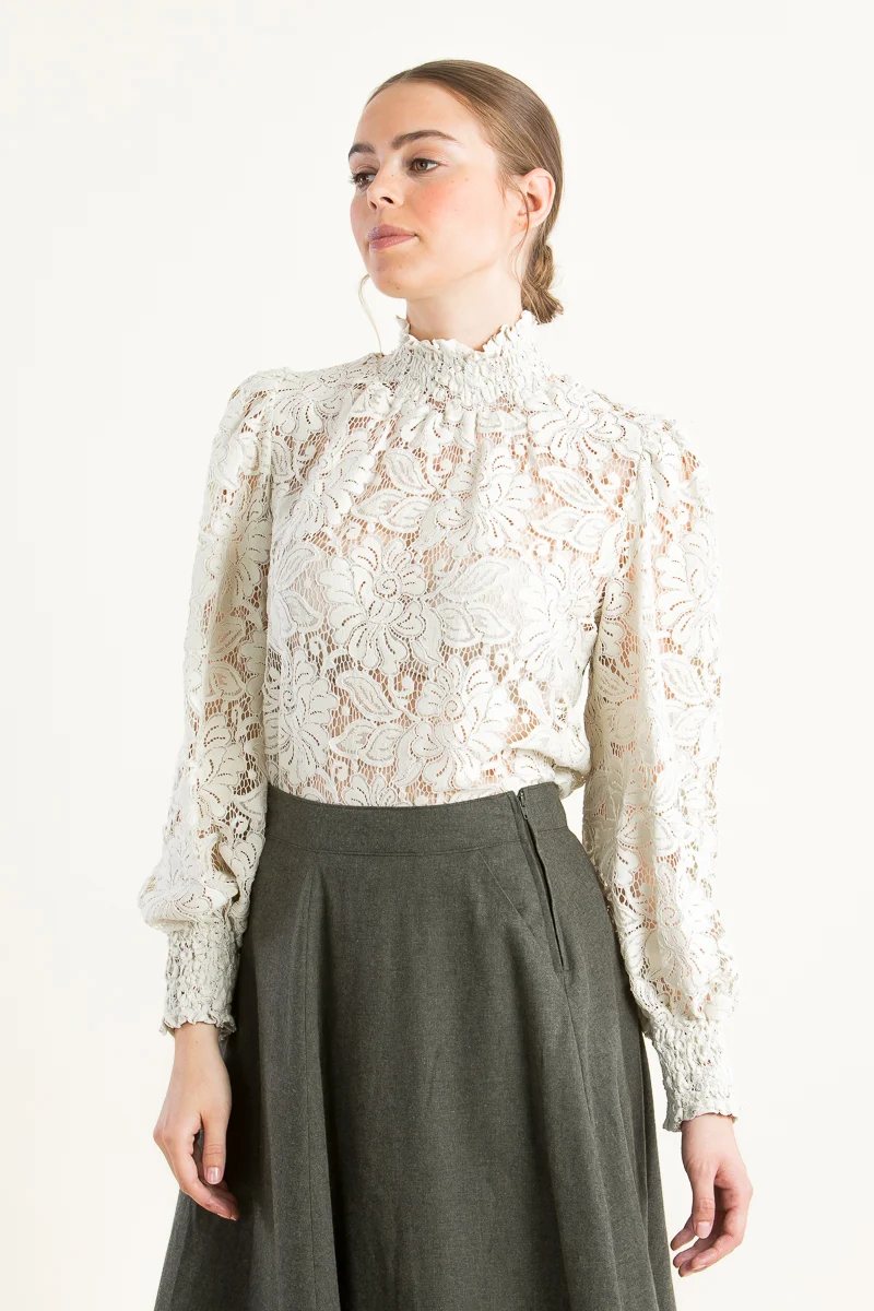 Kinga Mathe Spitzen-Trachtenbluse Aurelia ivory