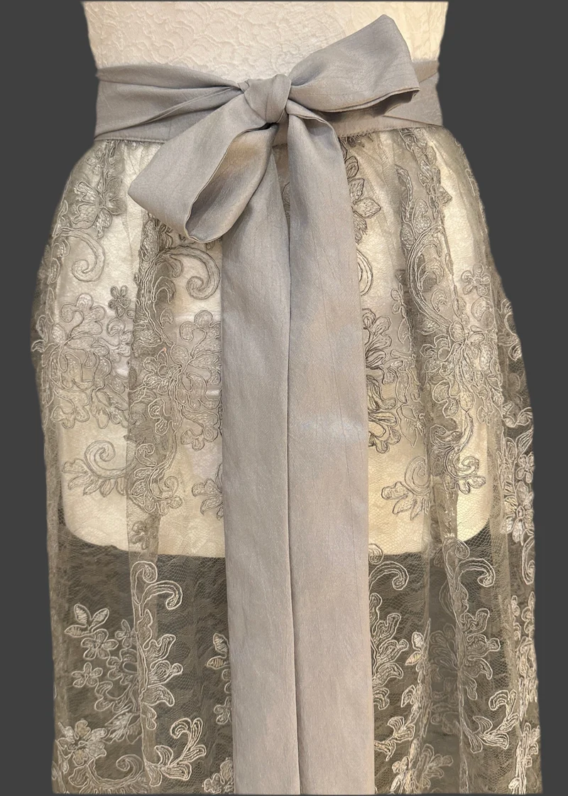 Dirndlschürze Goldstich Spitze eisblau 73cm