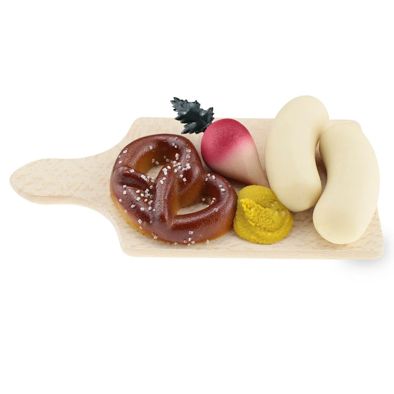 Bayrische Brotzeit (Marzipan) auf Holzbrettl